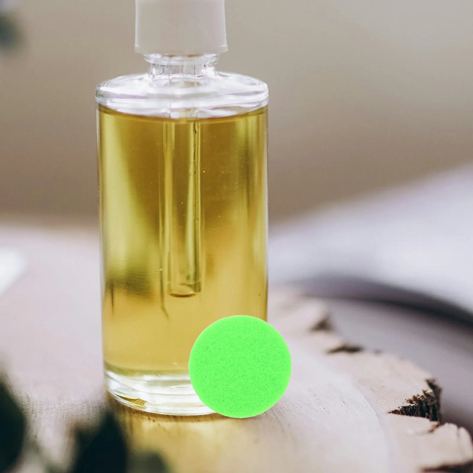 

100Pcs Essential Oil Pads Round Fiber Cotton Diffuser Refill Pads for Aroma Pendant Necklace Long-Lasting Scent