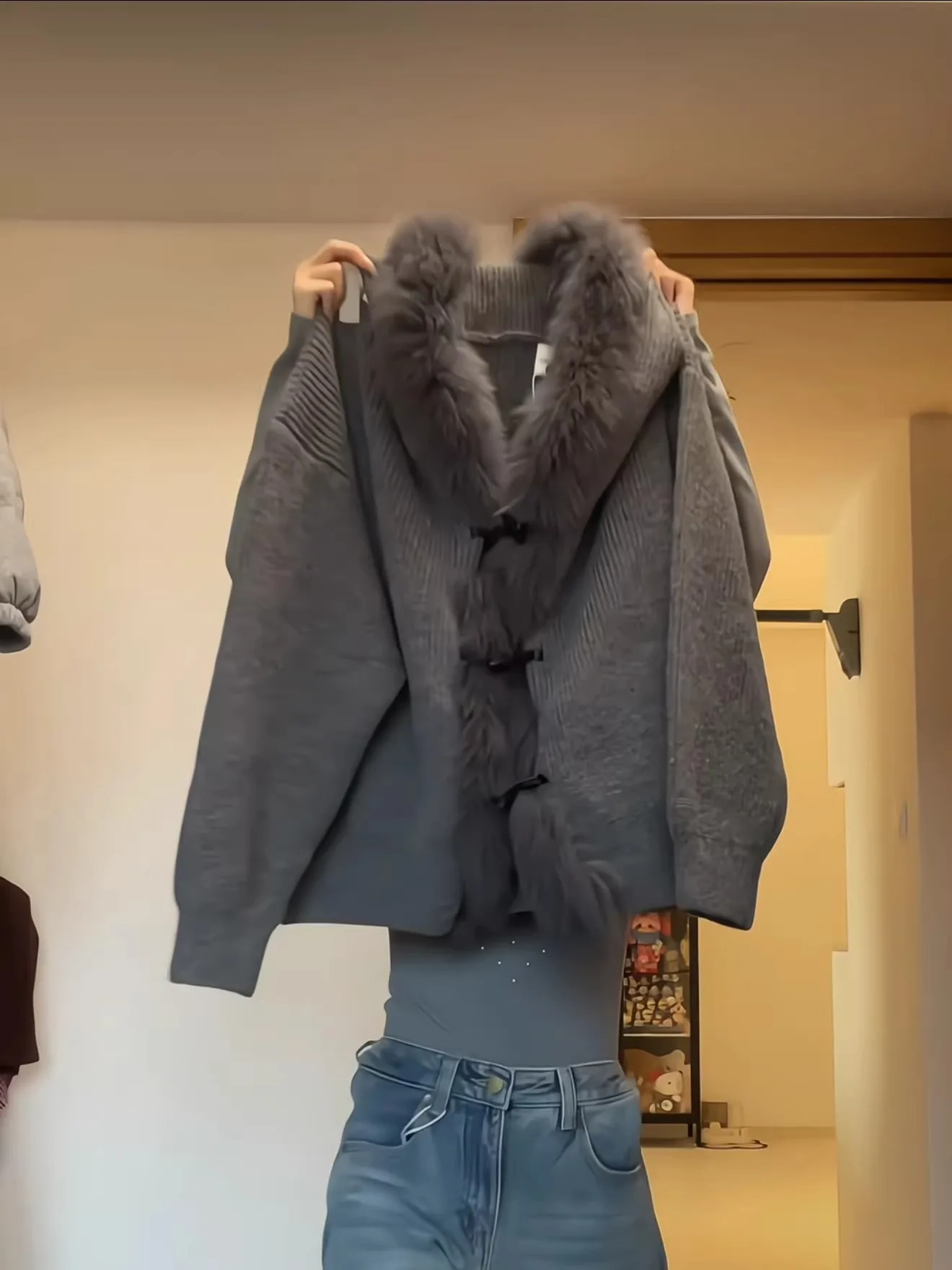 

Утепленный вязаный свитер-худи женский свободного кроя с большим меховым воротником для осени и зимы, повседневная теплая верхняя одежда