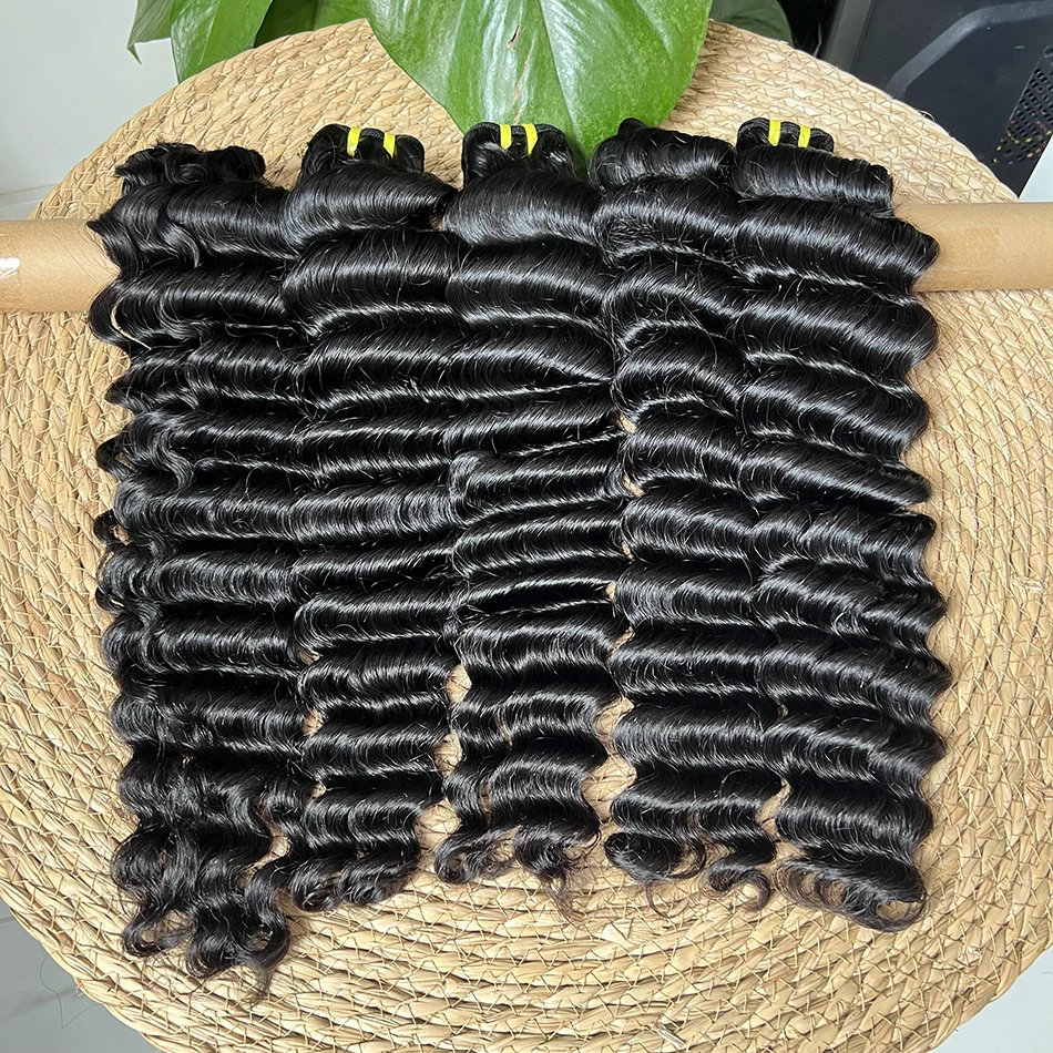 

Свободные пучки человеческих волос с глубокими волнами, 100% необработанные натуральные человеческие волосы, натуральный черный цвет, 1/2/3/4 шт. для женщин