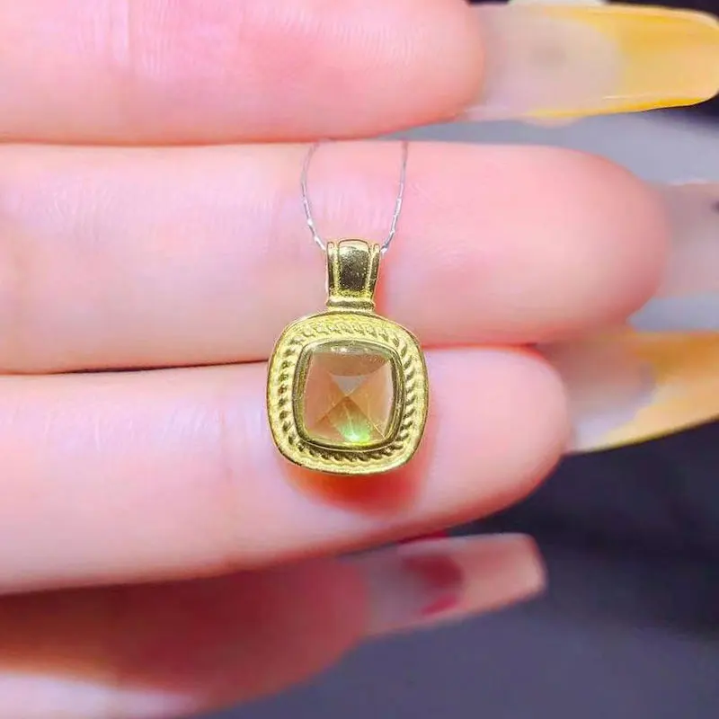 

Квадратный кулон-подвеска из натурального перидота 6 мм, 0.7 карата, с сертификатом, из серебра 925 пробы, позолоченное украшение с перидотом