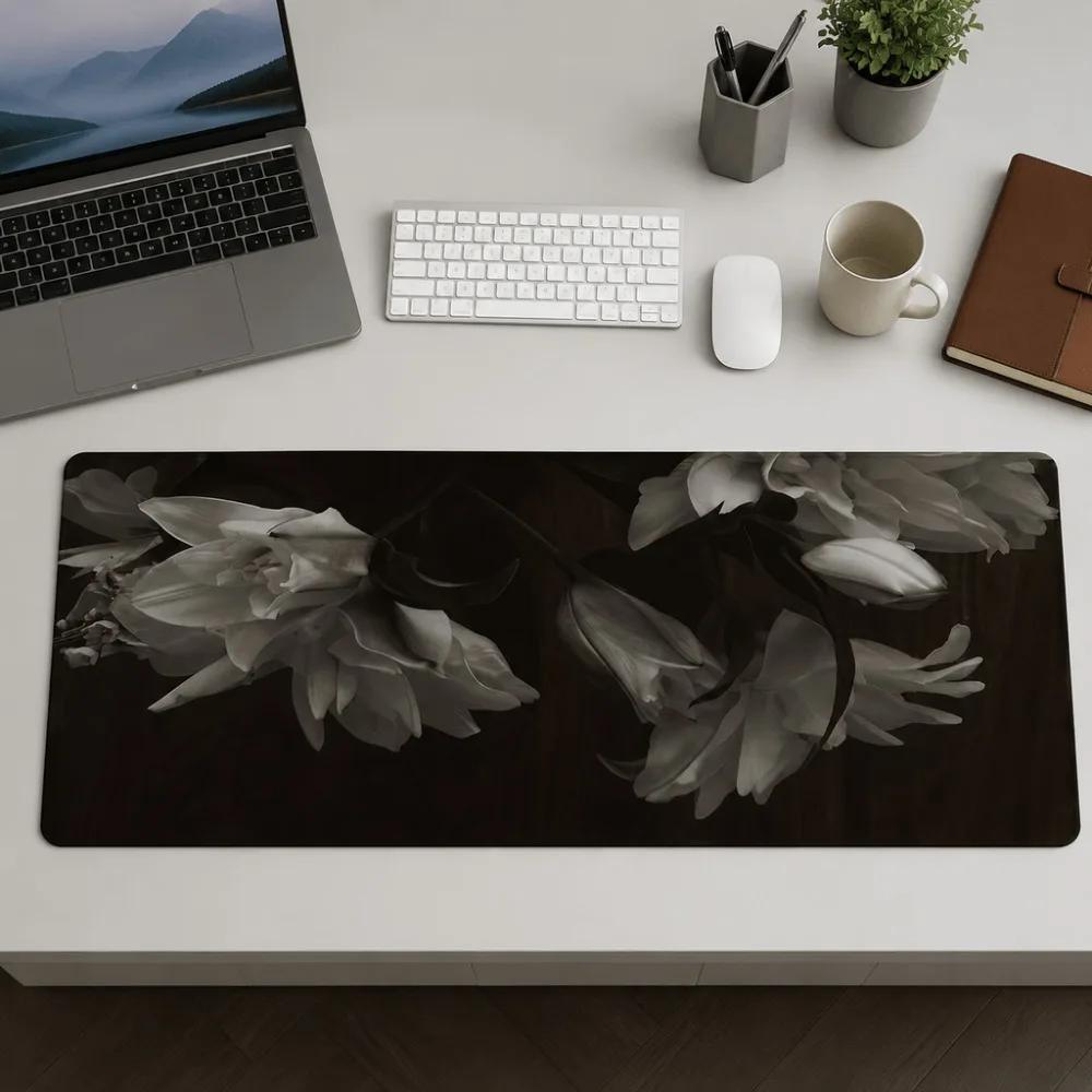 Simple floral print tablecloth, with a siliceous mud surface. Suitable for office workers, students, office desk setups