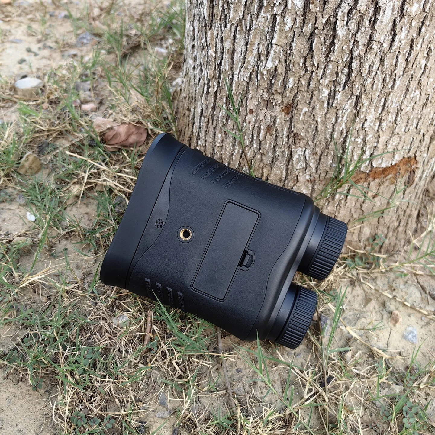 หน้าจอขนาดใหญ่ 4K ระดับแสงน้อยอุปกรณ์ Night Vision ทหารการล่าสัตว์สีดําทั้งหมดกล้องวิดีโอกล้องส่องทางไกลอินฟราเรดดิจิตอล