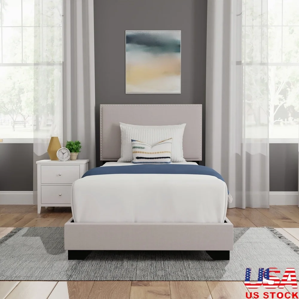 

Двуспальная кровать, мягкая противотуманная ткань, отделка гвоздями, каркас из массива дерева в сборе, требуется стандартная кровать для взрослых с низкопрофильным изножьем