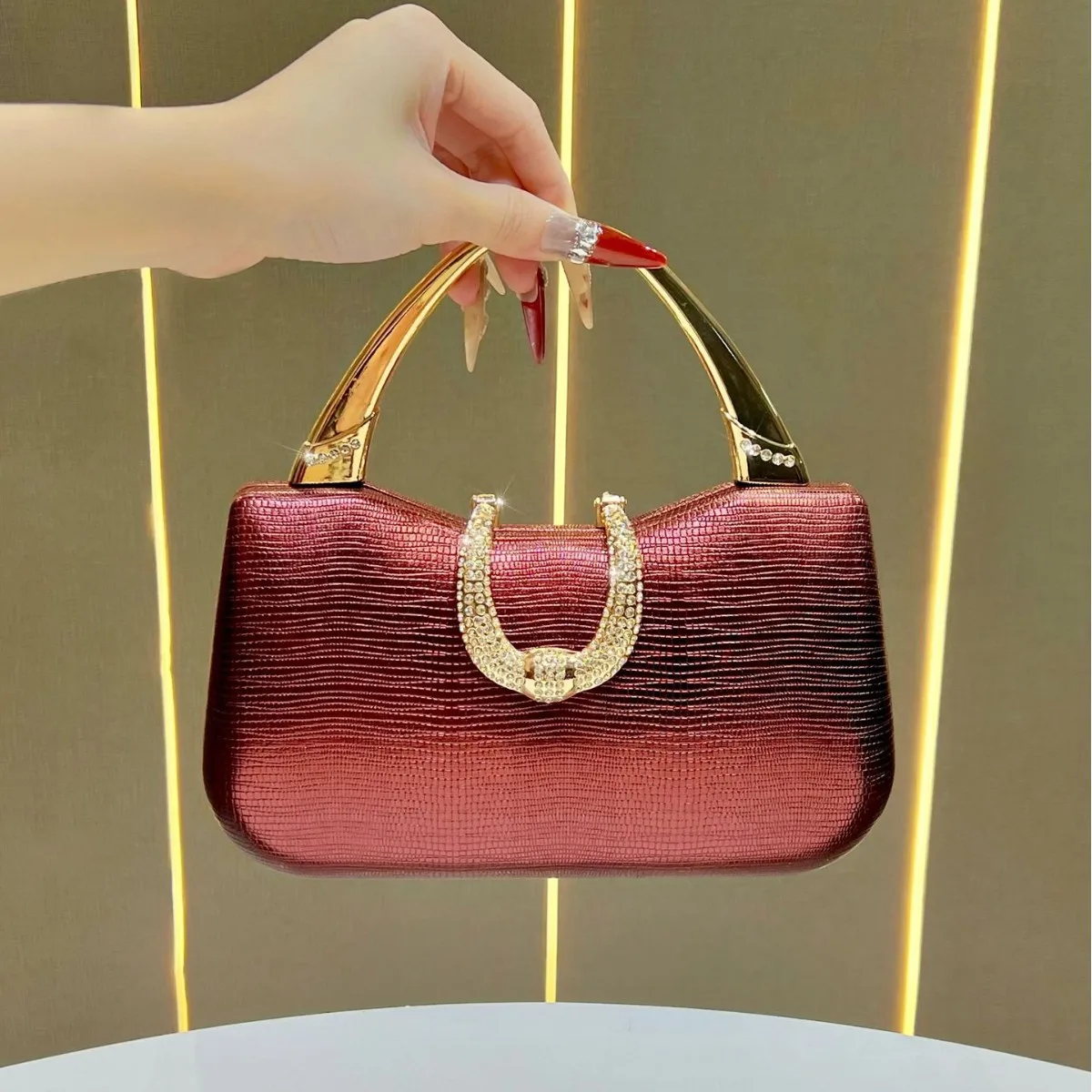 

Bloomsteps handbag with rhinestones, elegant evening clutch bag, high-end socialite clutch bag, chain rhinestone handbag