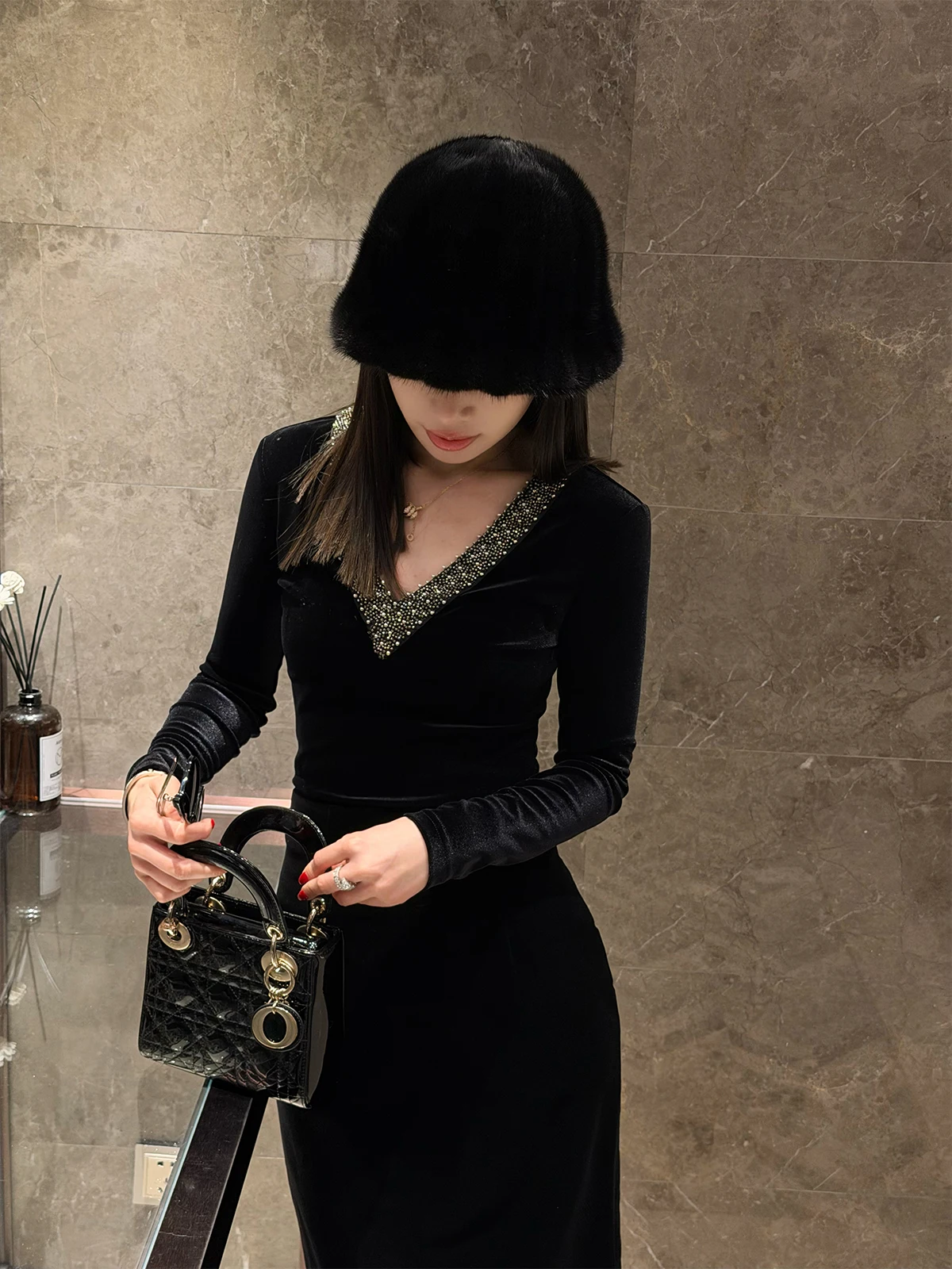 

Slim Fit Velvet iny Diamond Faion Inner Wear Base irt Top for Women Autumn Winter Design Sense Sli Boting irt