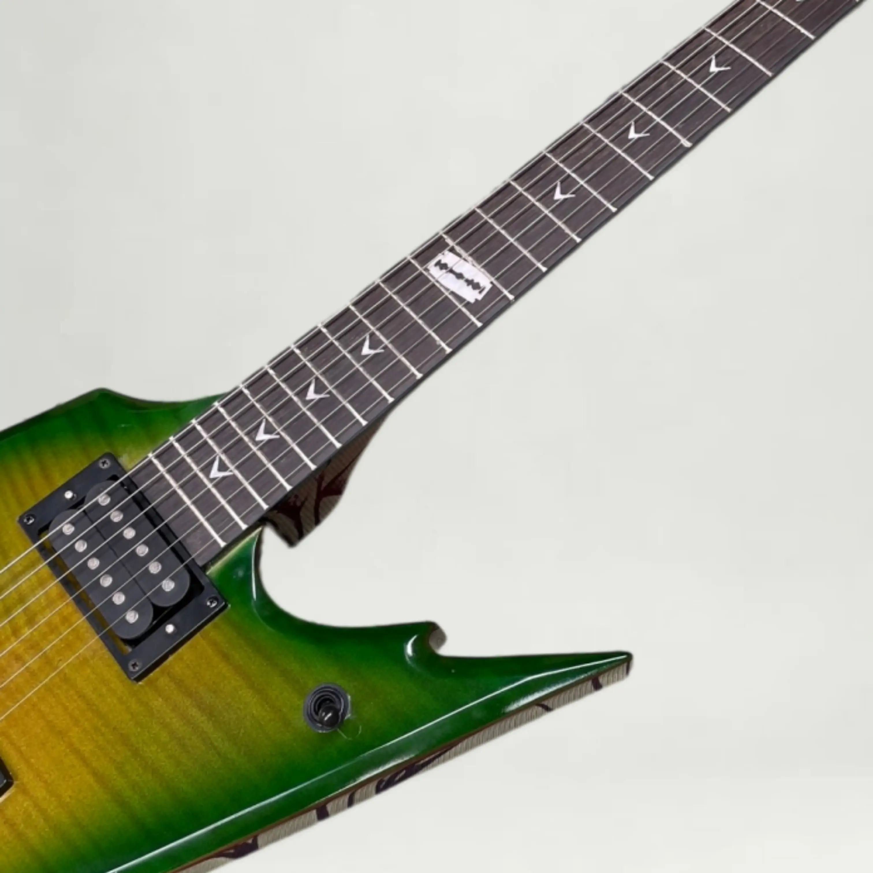 Solid-Body Electric Guitar With Green Amber Tiger-Stripe Gradient Body Guitars,Powerful Tone,Ideal Modern Rock Creators Guitarra