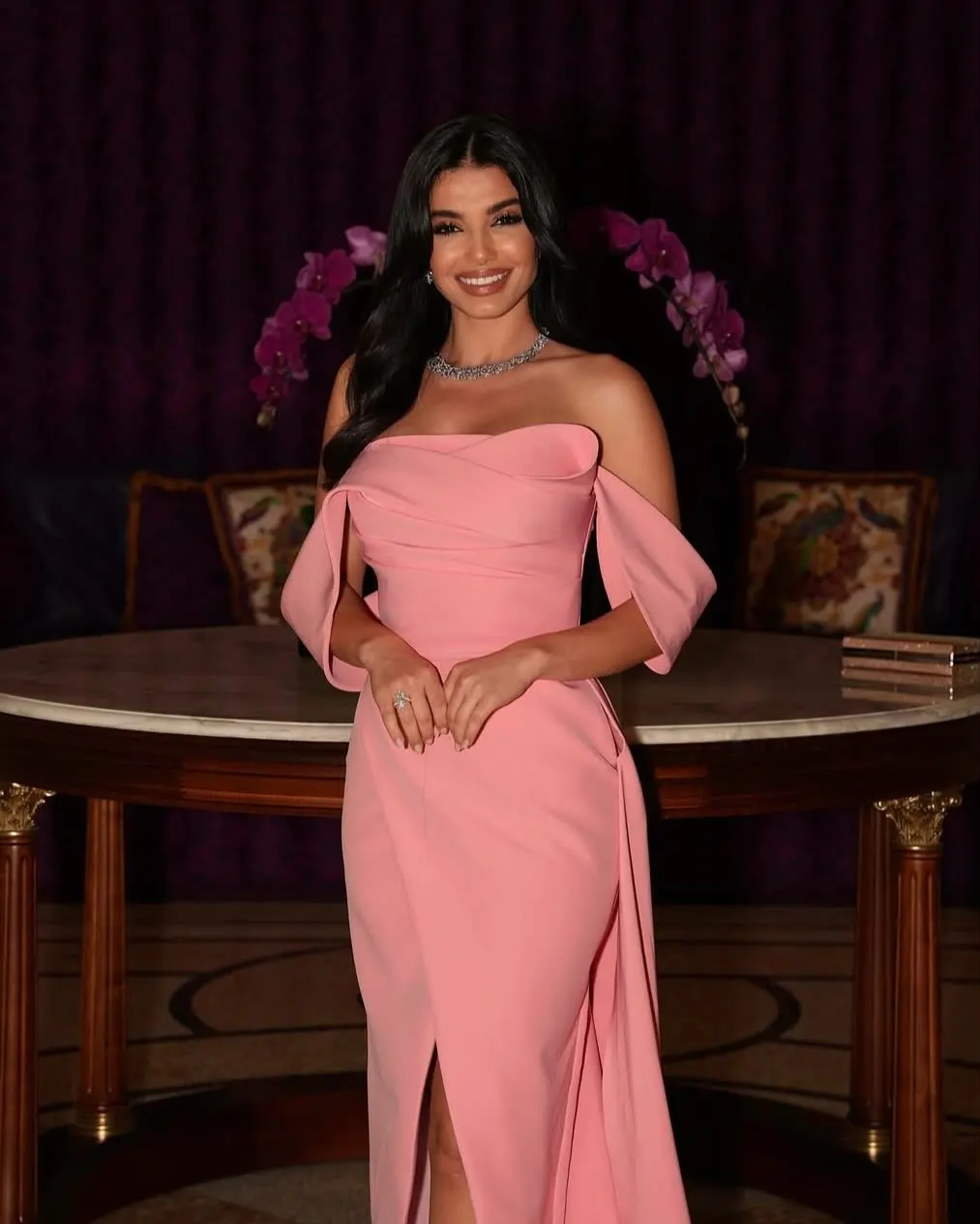 

Customized Pink Elegant Mermaid Wedding Dress Jersey Off the Shoulder Simple Temperament Bridal Gowns Bow Strapless Side Slit