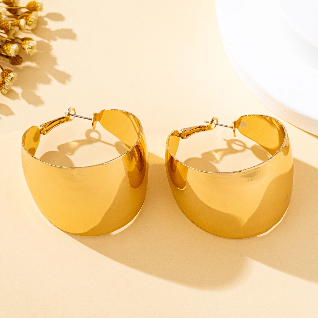 Women's Smooth Geometric C-Shaped Large Circle Hoop Earrings