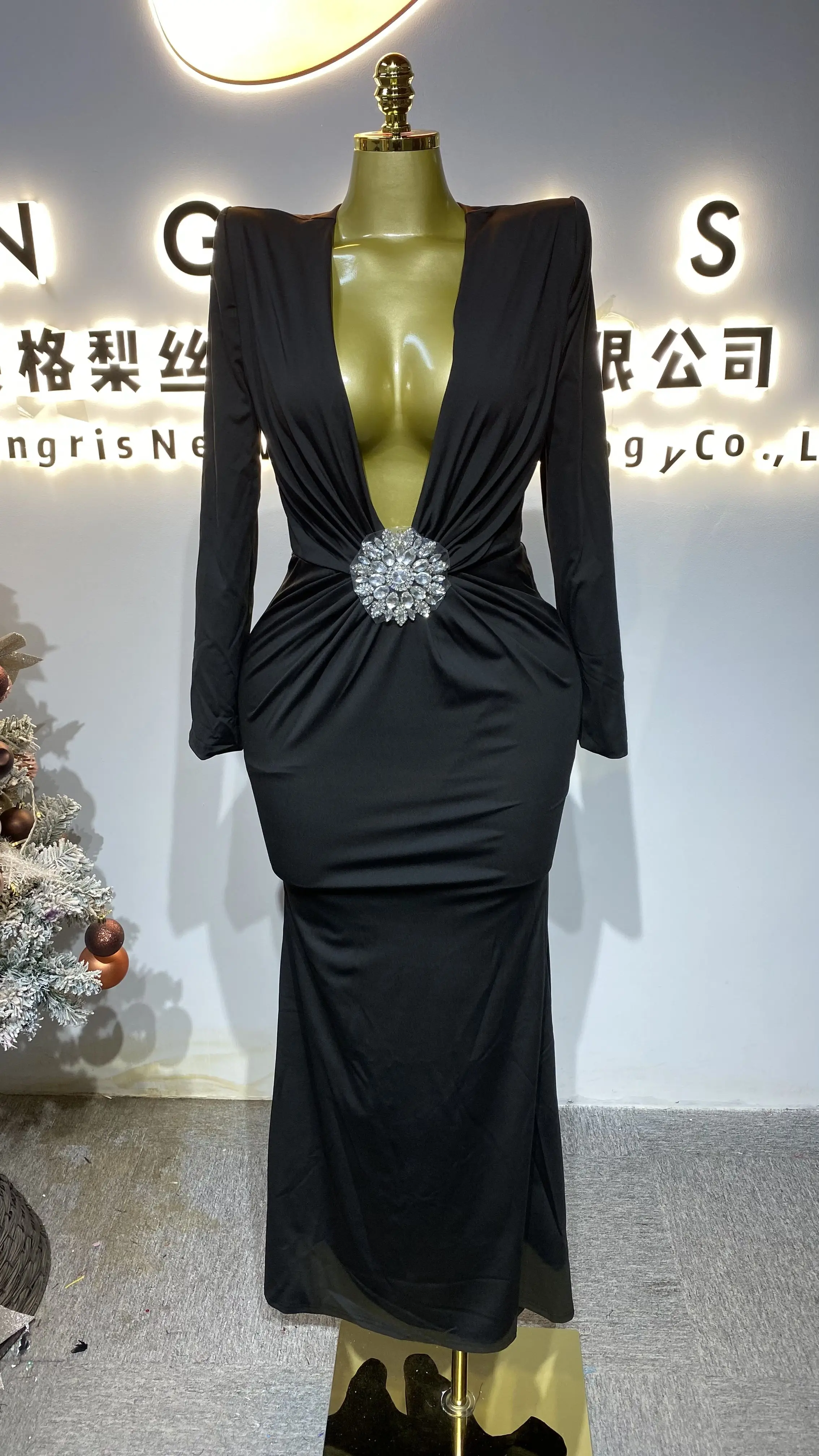 

Black elegant party dress, sexy long-sleeved tight-fitting top, trendy women's luxury crystal Maxi fashion.-GZXX360