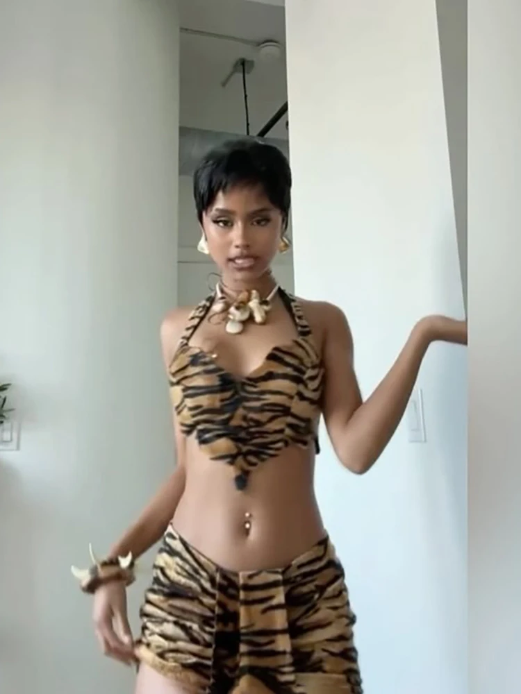 

Женский комплект из 2 предметов в полоску Weird Puss Tiger, бретелька в форме сердца с лямкой на шее + юбки с лентой, одинаковая клубная одежда для отпуска, полуночная одежда