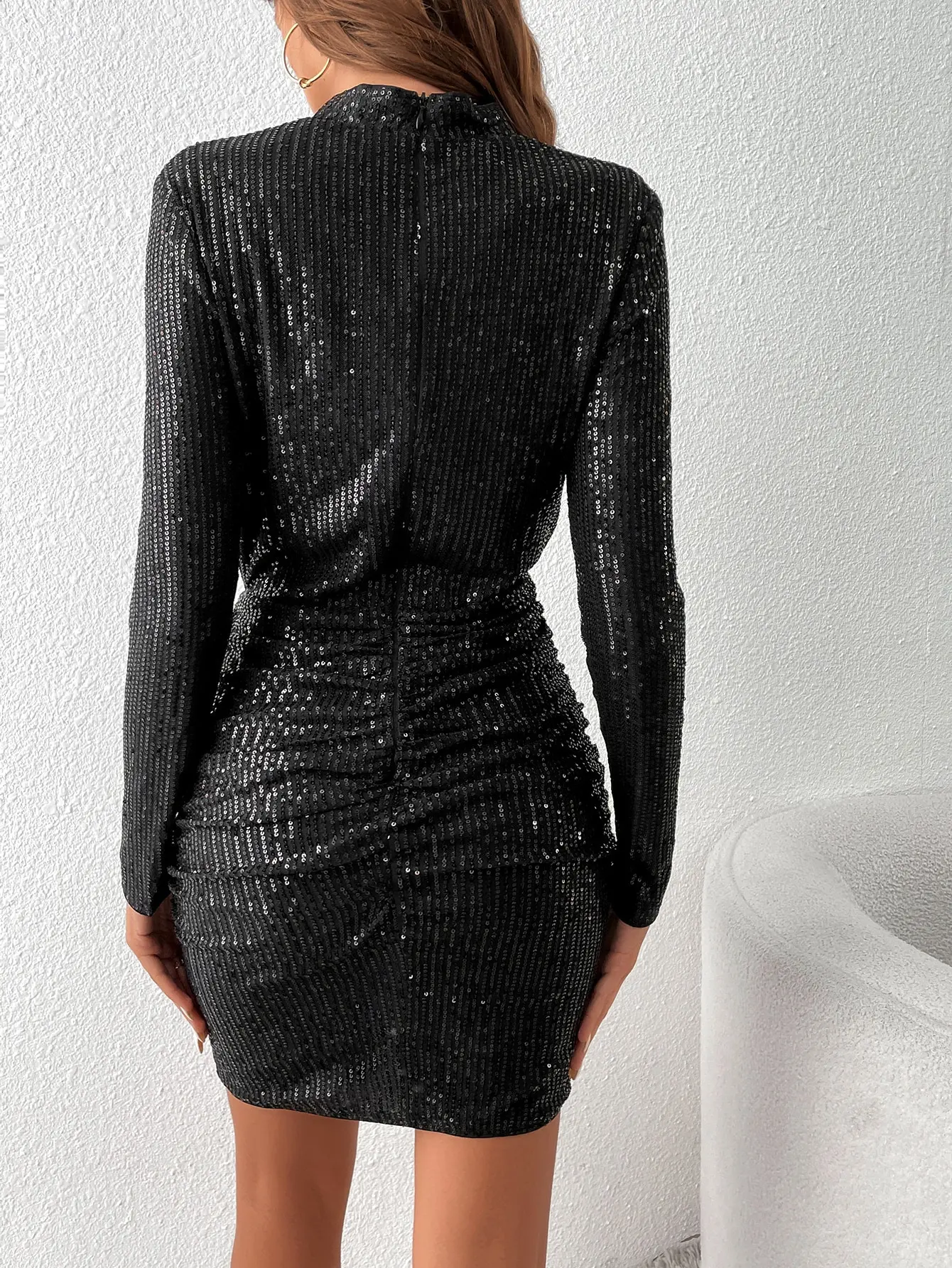 فستان SHEIN BAE برقبة وهمية مكشكشة ومزين بالترتر