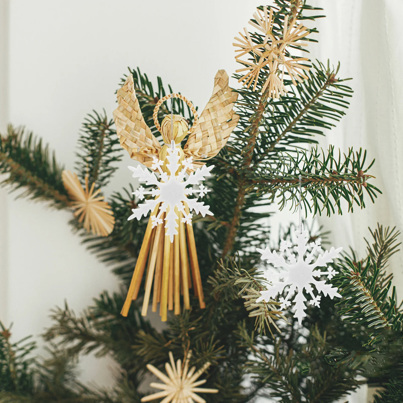 

12Pcs White Snowflake Ornaments Plastic Christmas Winter Decorations Hanging Snowflake Crafts for Tree Decor Snow Flakes Hanging