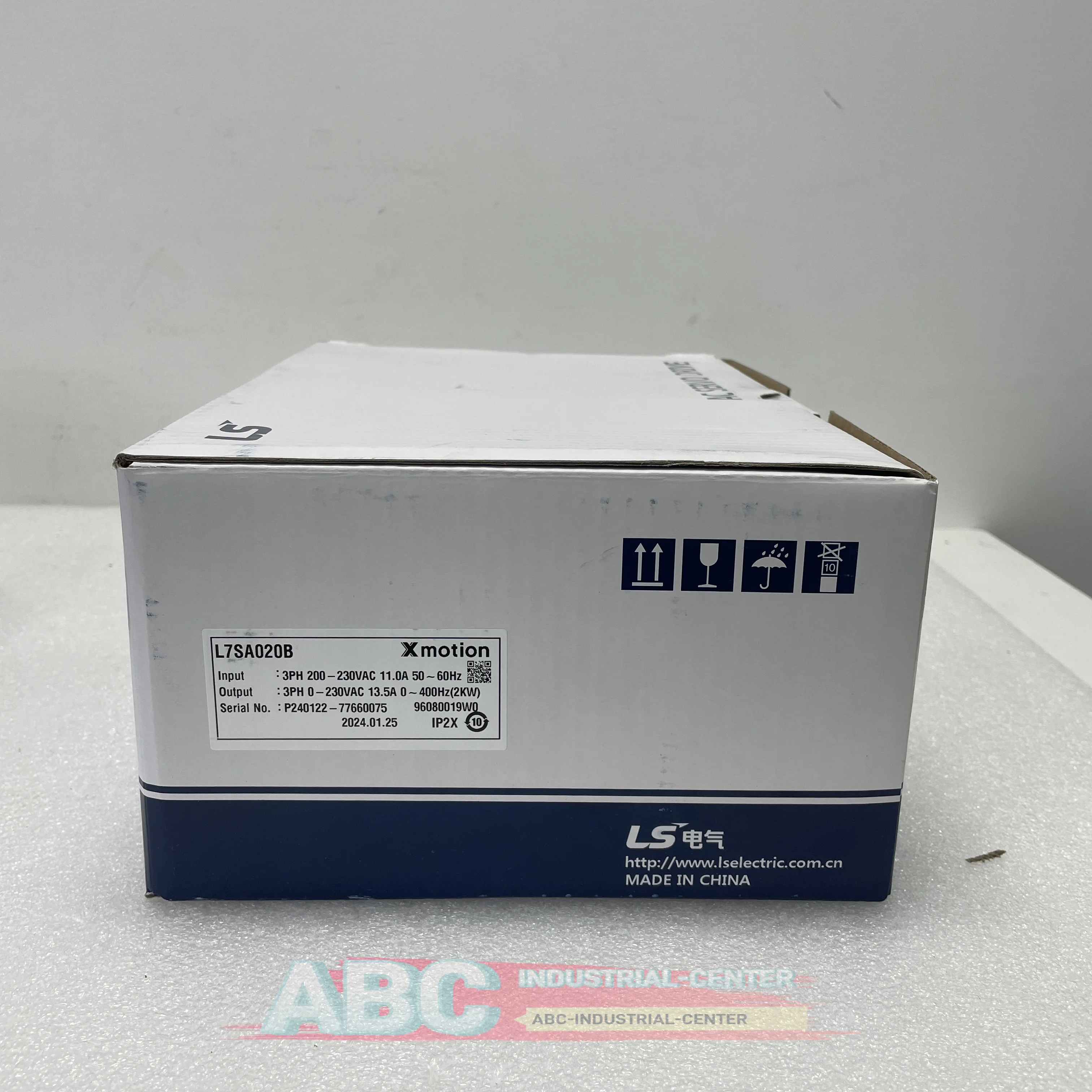 

Servo driver L7SA010A L7SA010B 100%NEW