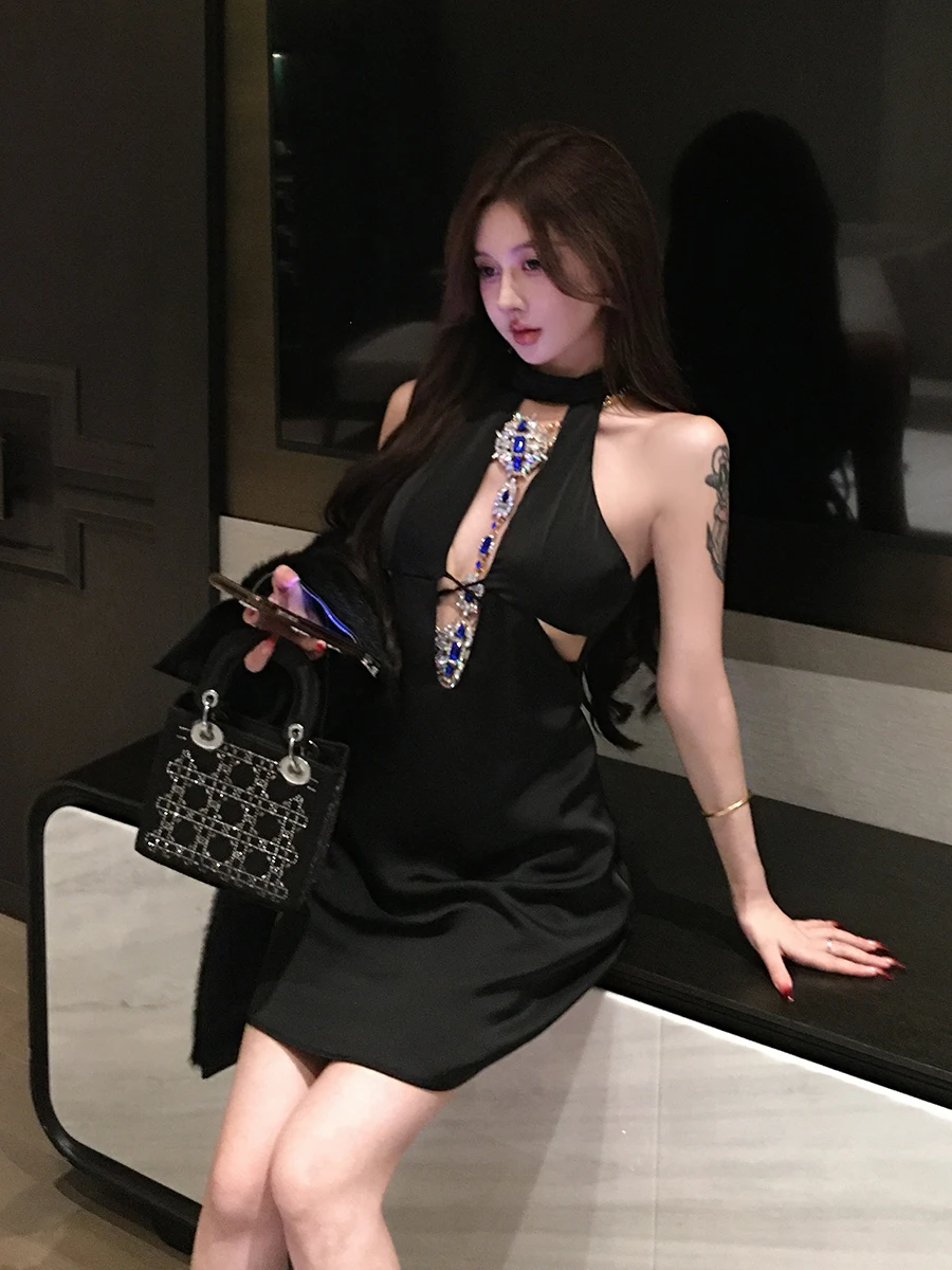 RORORIRI-vestido negro con cadena de diamantes de imitación para mujer, minivestido sin mangas con hombros descubiertos y cinta recortada, ropa de fiesta de noche Retro