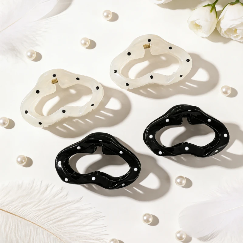 4 Stück Modische Klassische Schwarz-Weiß Gepunktete Kleine Haarklammern für Frauen und Mädchen Retro Haaraccessoires Kopfschmuck – Detail 4