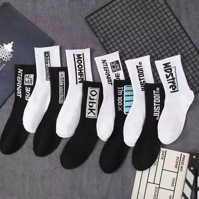 5/10/20 Paar Herren-Socken mit Buchstabenmuster, mittelhohe Socken, bequem, atmungsaktiv, für alle Jahreszeiten geeignet, ideal für Studenten, im Streetstyle, als Sportsocken. – Detail 3