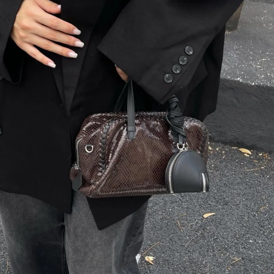 

2025 New First-layer Cowhide Snake Pattern Handbag Niche Retro Fashion Bowling Bag Shoulder Messenger Women's Bag