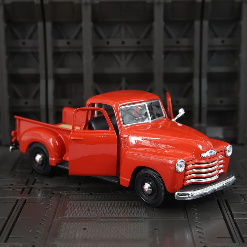 

1:25 Simulation Pickup 3100 Alloy Model Car Static Home Decoration Dual Doors Open Children Toy Vehicle