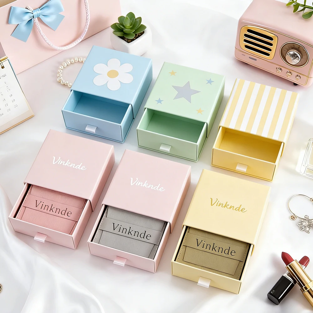 

Подарочная коробка для ювелирных изделий с выдвижными ящиками и мешочком из микрофибры для серег, кулонов и пусет