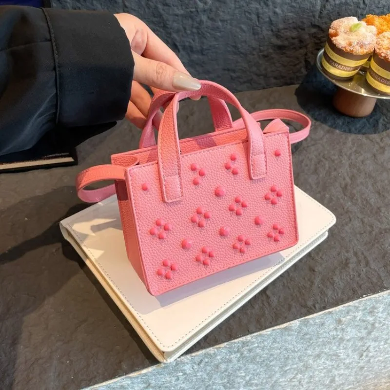 エレガントなデザイナートートバッグ女性用高級レザークロスボディ大容量ミニマリストおむつバッグスタイリッシュな通勤ショッパー