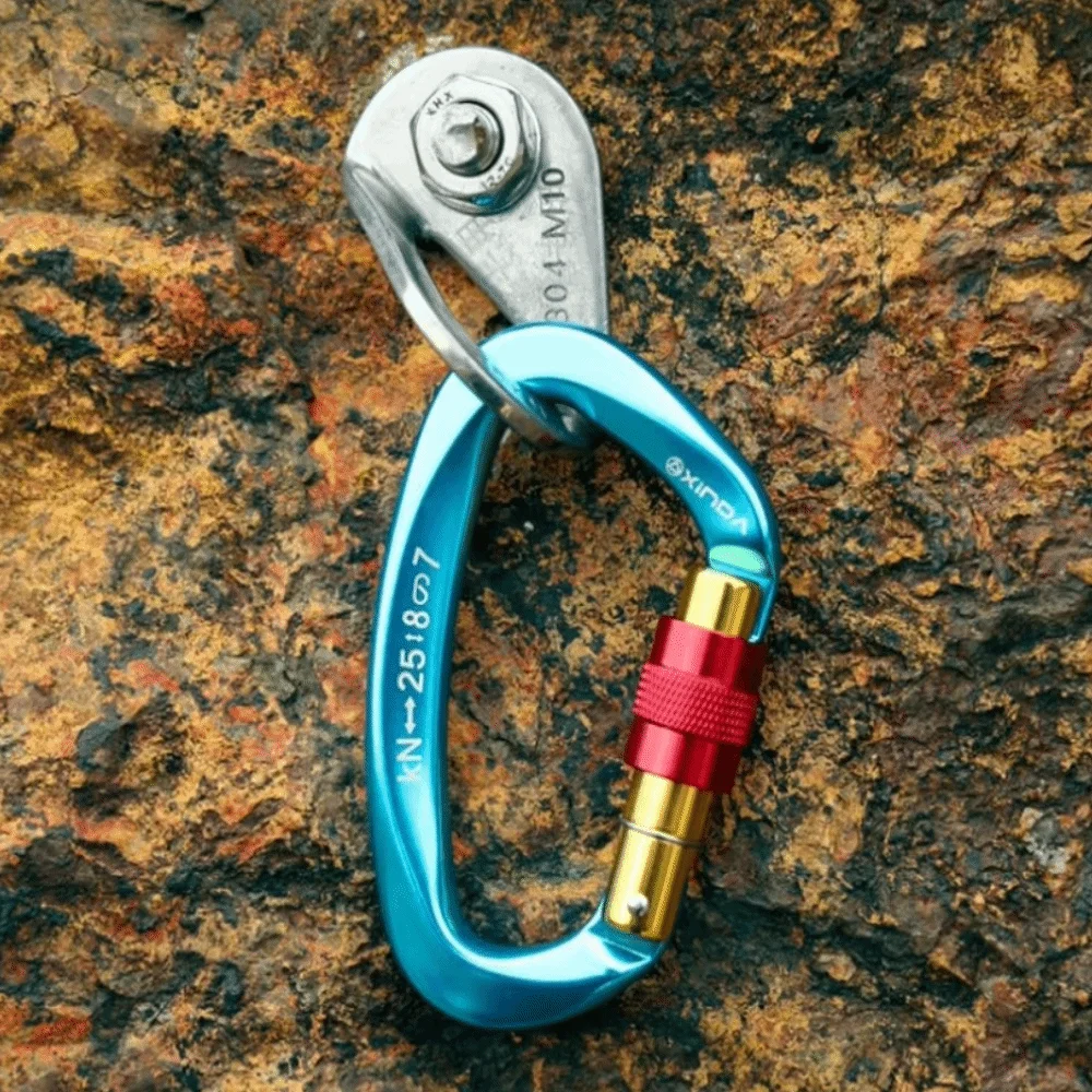 

D-shape 25KN Climbing Carabiner Wear-resistant Aluminum Alloy Climbing Buckle Security Screw Lock Design Heavy Duty Key Hook