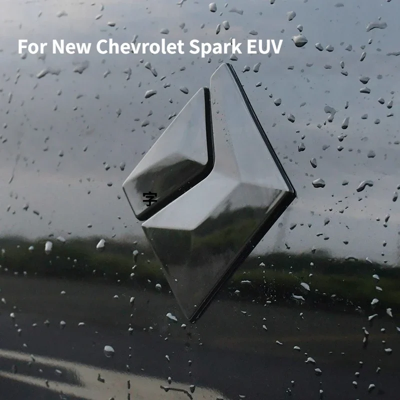 

Для нового Chevrolet Spark EUV Plus, обновленные детали эмблемы, решетка, декоративные и меняющие цвет наклейки
