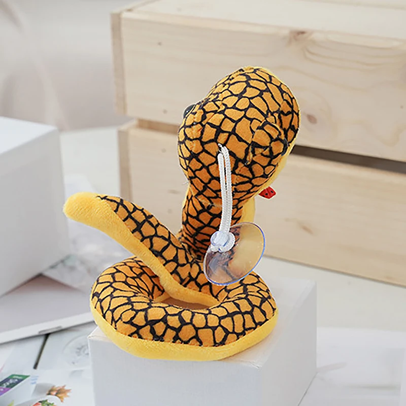 Imagem -02 - Bonito Plush Snake Doll Pingente Creative Keychain Ornamento do Bolsa Acessórios Chave do Carro Casal Aniversário Brinquedos para Meninas