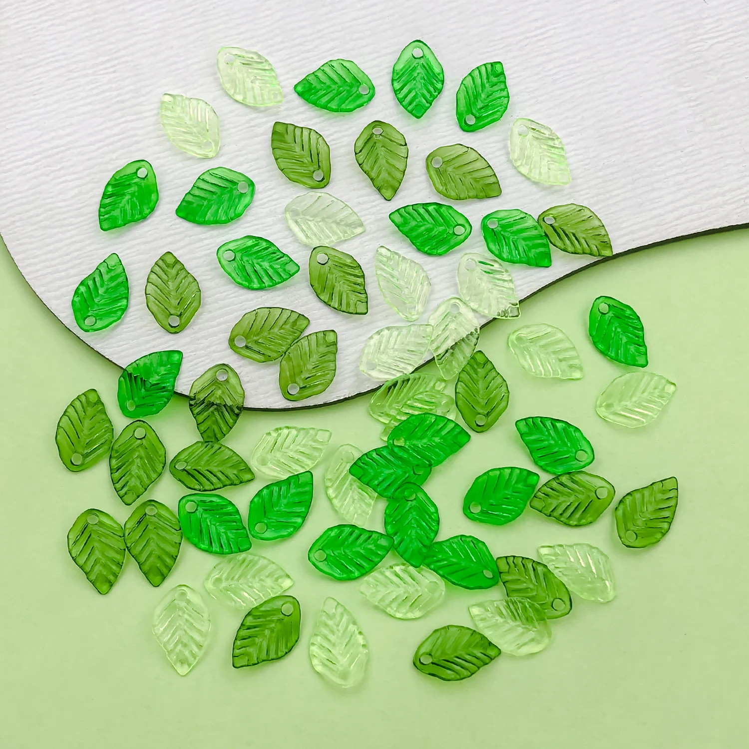 60pcs Mini Green Plastic Leaf Charms Acrylic Plant Pendants for DIY Bracelets Necklaces Earrings Jewelry Making Accessories