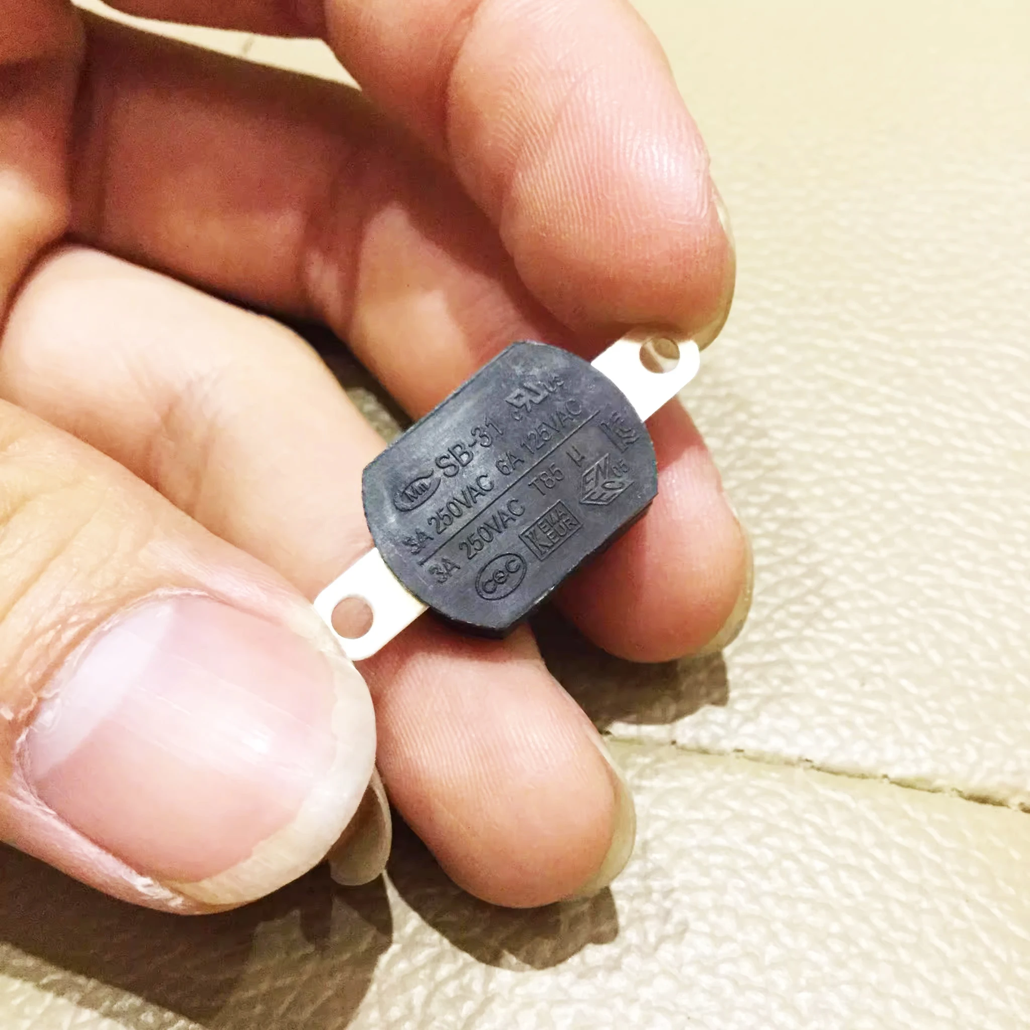 5PCS/LOT  SB-31 Self-locking button switch Lamp power switch 3A 250V self-locking button power switch