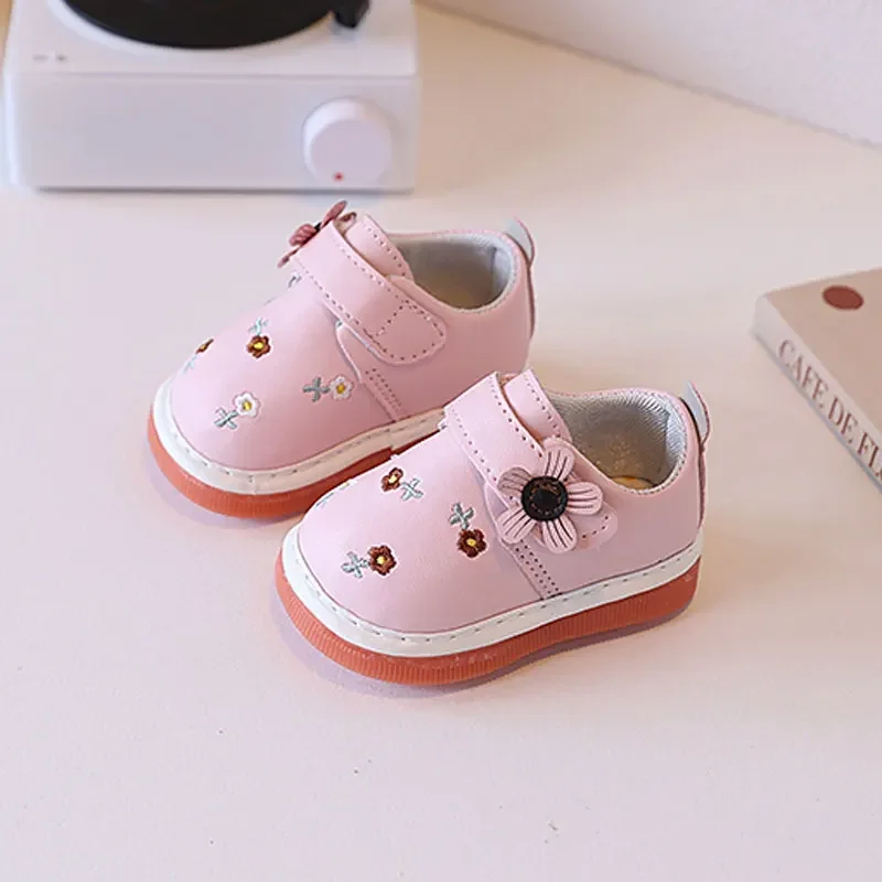 

2025 Autumn New Baby Walking Shoes with Sweet Flowers Girls Flat Shoes Round Toes Soft Bottom Kids Leather Shoes Casual Non-slip