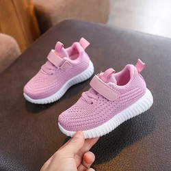 Scarpe sportive per bambini in tinta unita in rete ragazzi ragazze moda scarpe da ginnastica piatte spesse con suola morbida per bambini scarpe da esterno in Velcro traspirante