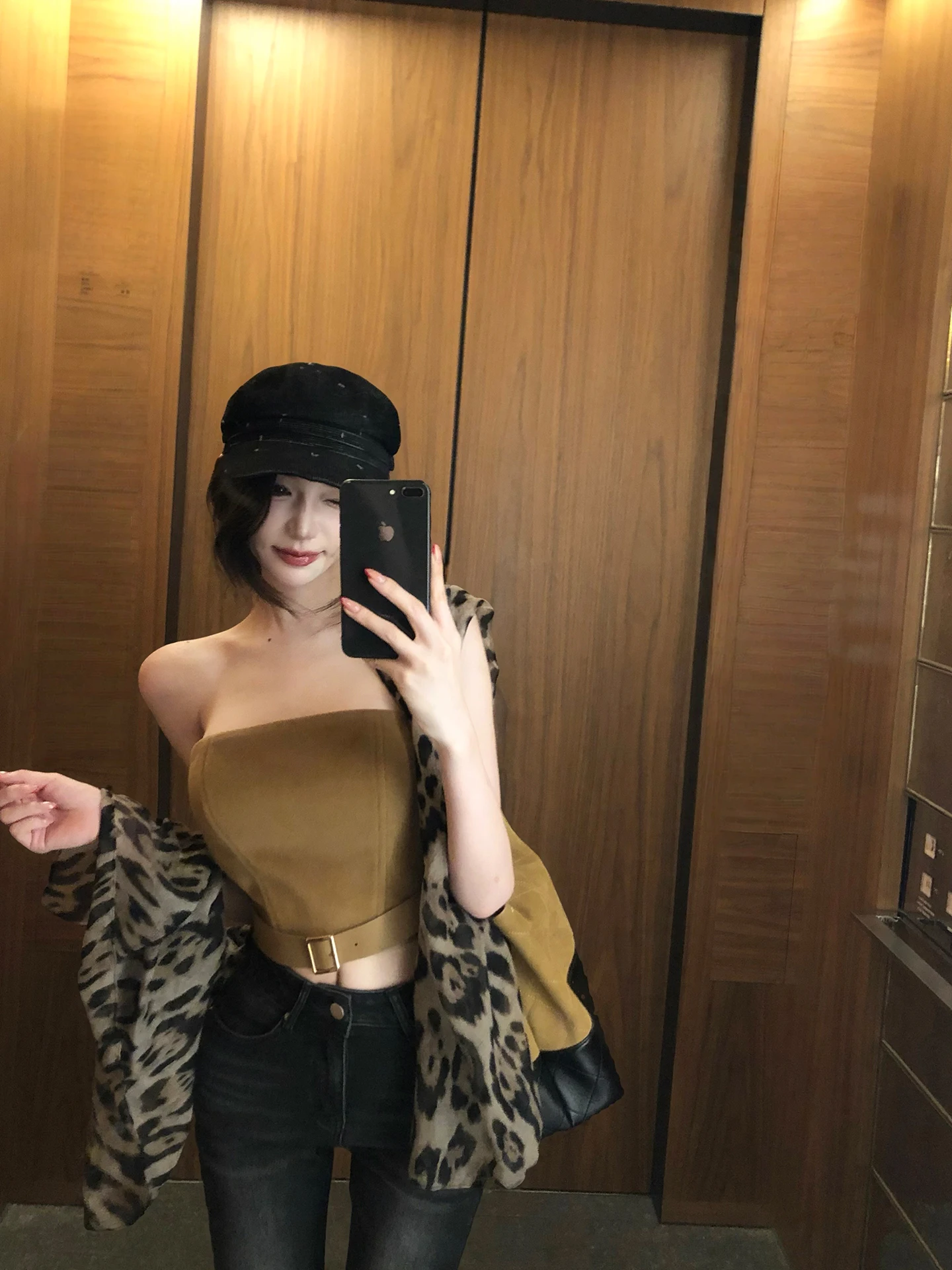 

Женский модный облегающий укороченный топ с поясом в стиле Spicy Girl, однотонный, универсальный, осенний, незаменимый.