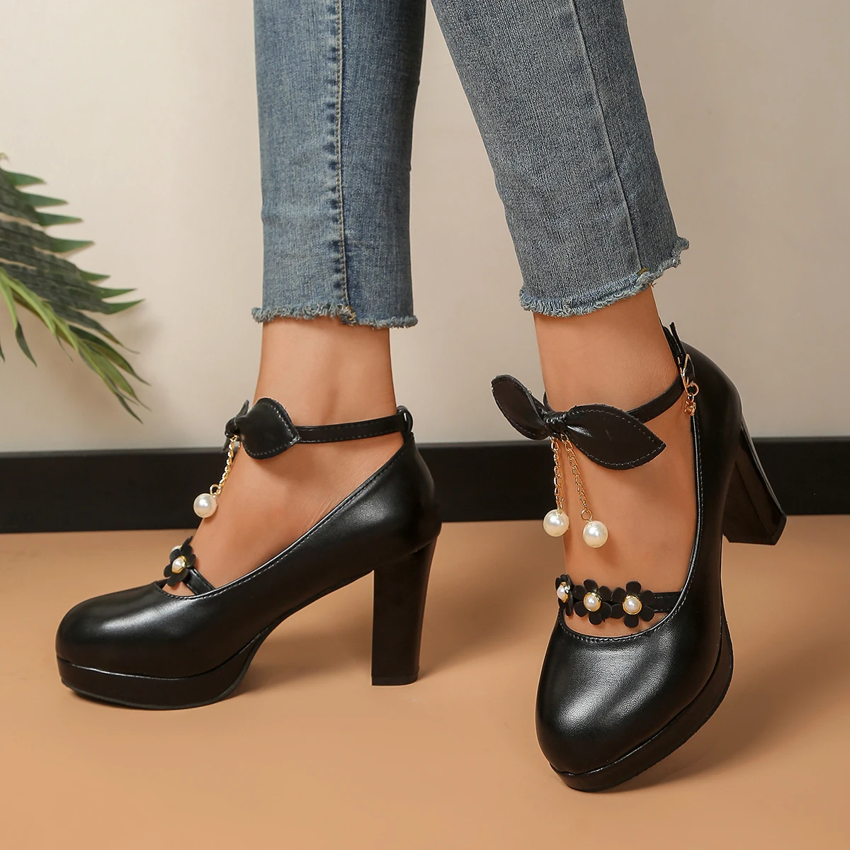 Women's Pearl Fringed Bow Shallow-mouthed High-heeled Shoes with Spring and Autumn Buckle and Noble and Elegant Temperament.