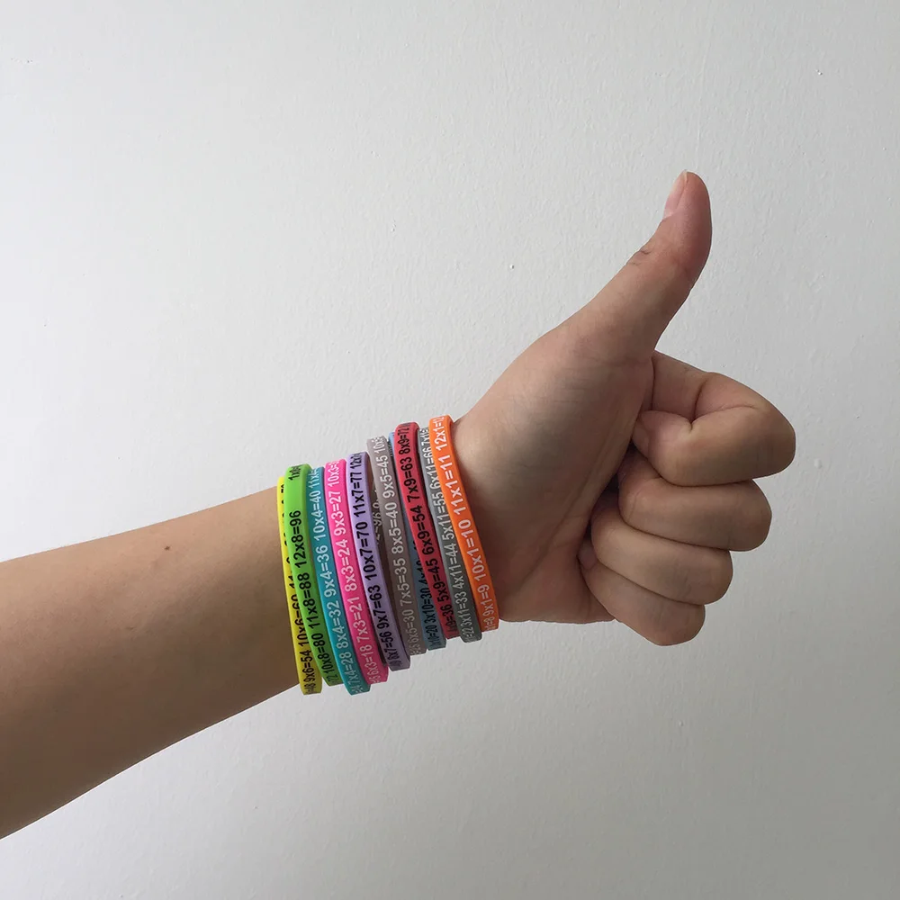 120 Stück lustige Silikonarmbänder mit Multiplikationstabellen, ein unverzichtbares Lernwerkzeug für Mathematik, pädagogisches Armband für Schüler, in verschiedenen Farben. – Detail 1