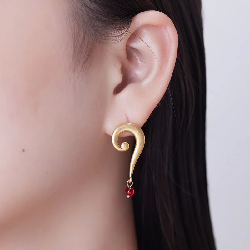 French retro earrings women's light luxury fashion temperament elegant geometric stud earrings niche design medieval