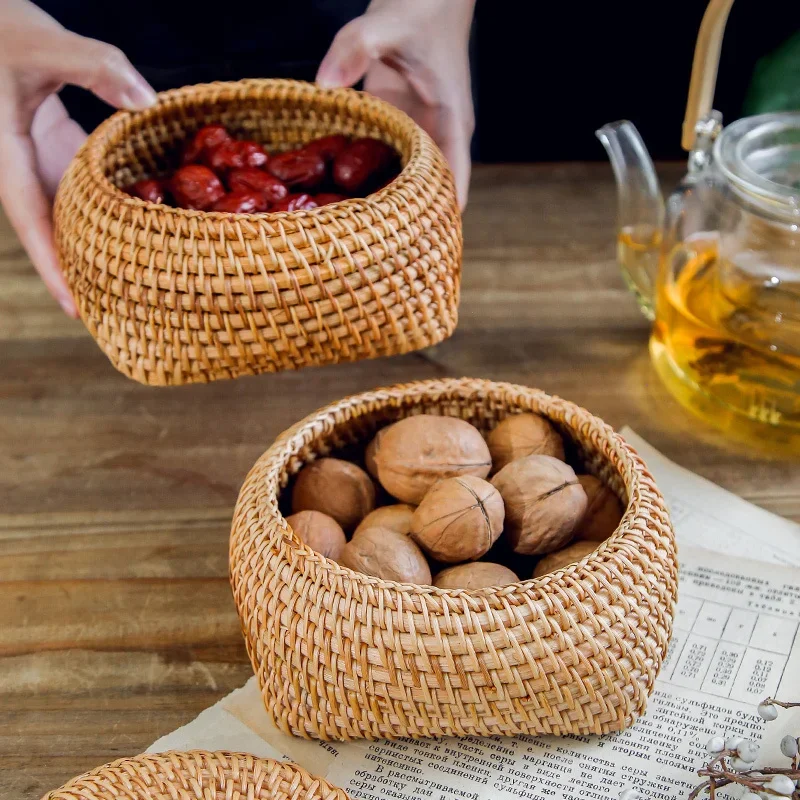 Round Hand-Woven Rattan Storage Box with Lid Multi-Purpose Wicker Tray Desktop Jewelry Organizer Makeup Storage Box Decorative