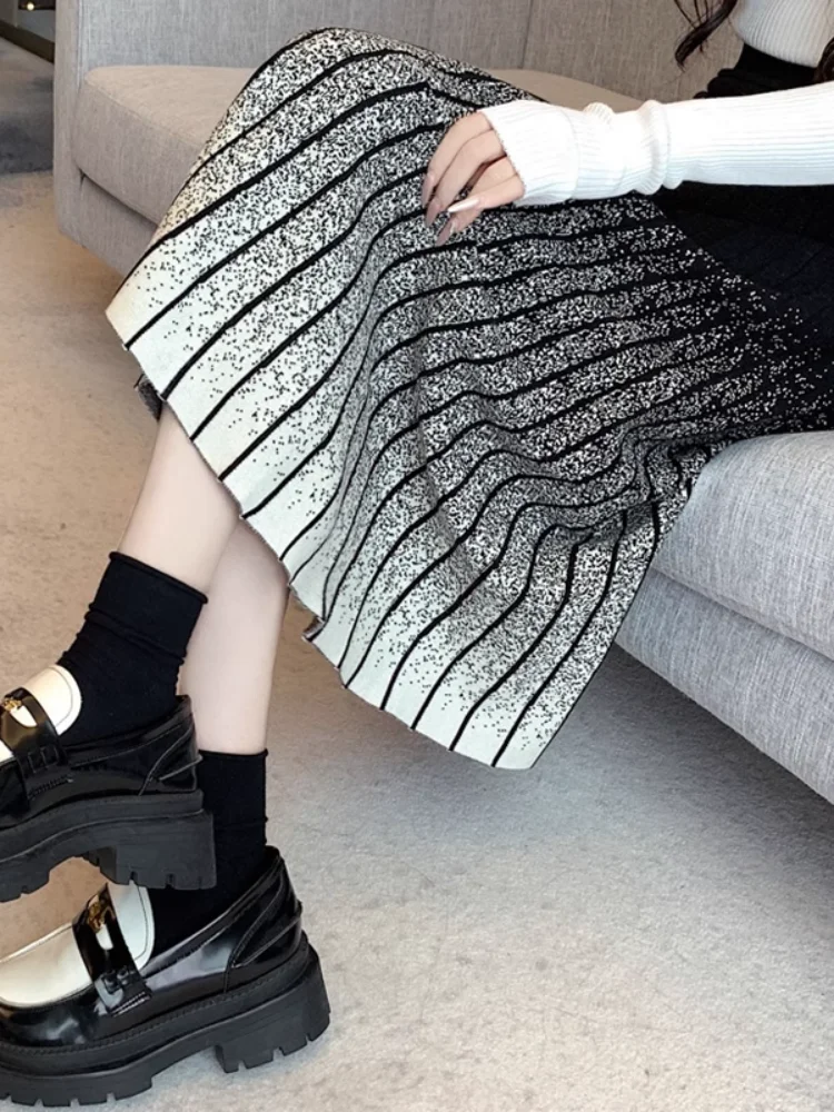 Fashion Gradient Knitted Long Skirt Women 2023 Fall Winter Vintage Vertical Stripe High Waist Pleated Midi Skirt Female