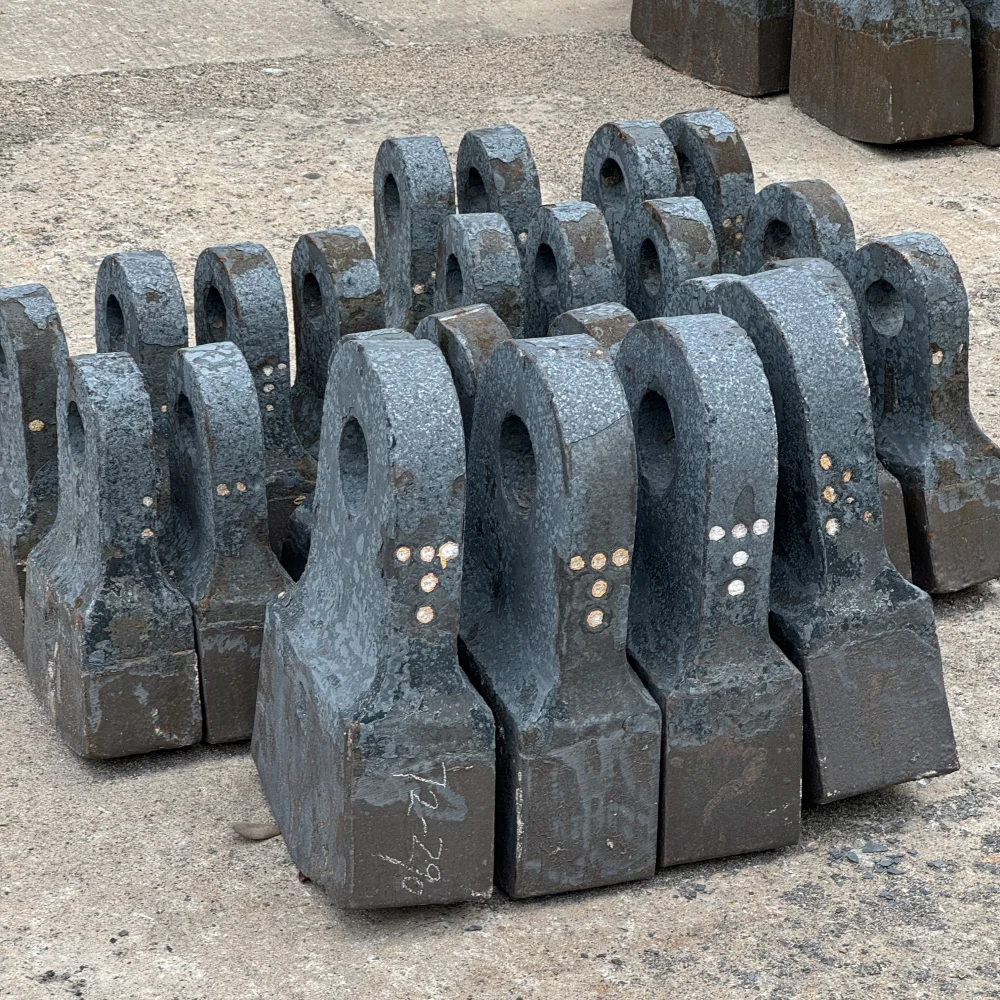 

Customized High Chromium Cast Iron Stone Crusher Hammer Heads Hammer Crusher Parts