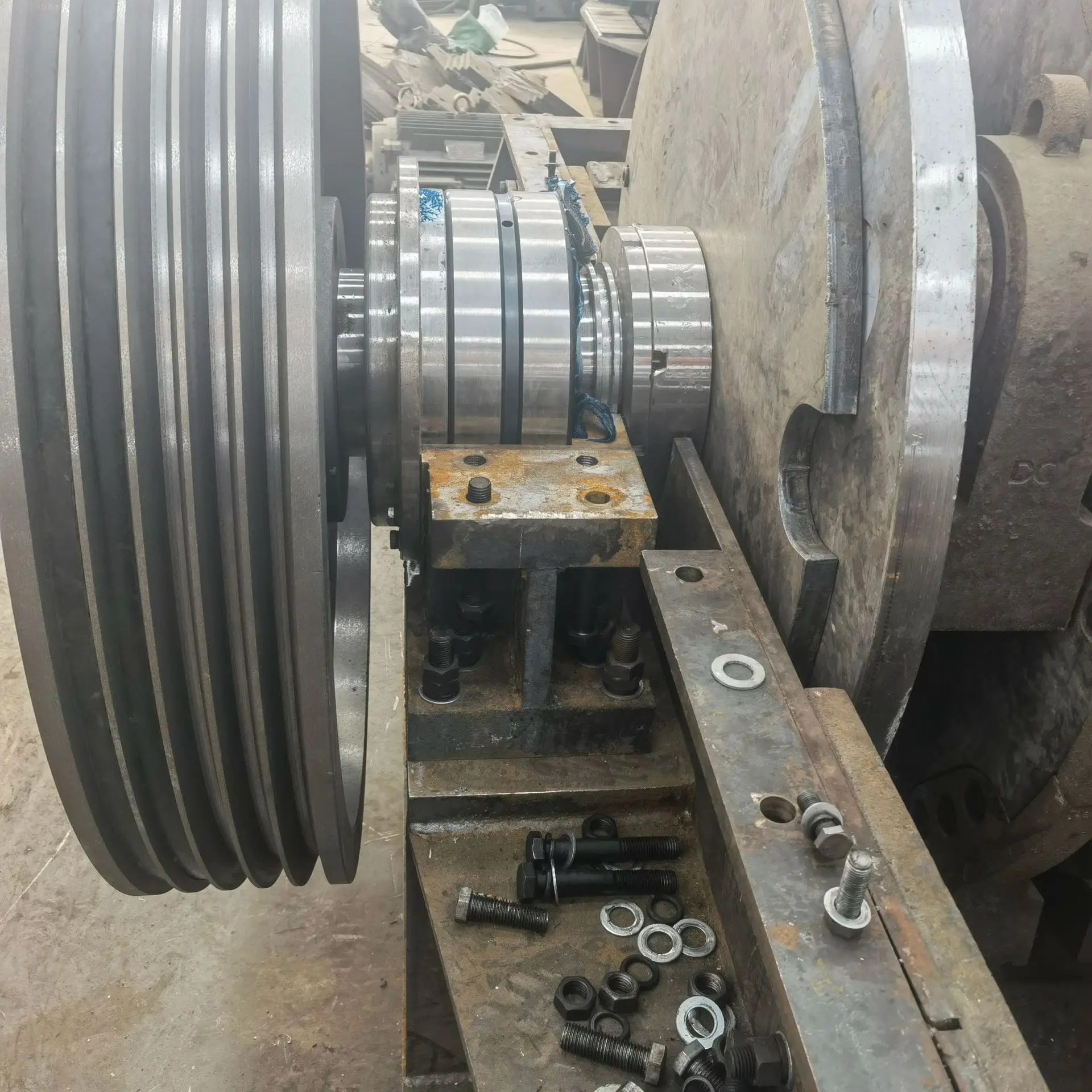 Kruszarka z manganowej stali z dużą głowicą do kruszenia kamienia węglowego, ciężki młotowy kruszarka