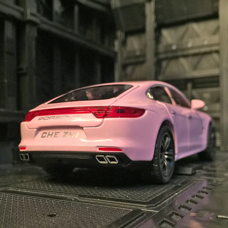 Modello supercar in lega Porsche Panamera 1:32, porte e cofano motore, bagagliaio può essere aperto, macchinina elettrica
