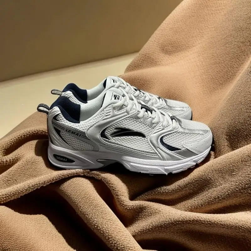 

Удобно. Новый 9060. имеет уверенный, стильный, дышащая и удобная мягкая подошва, а универсальные кроссовки.