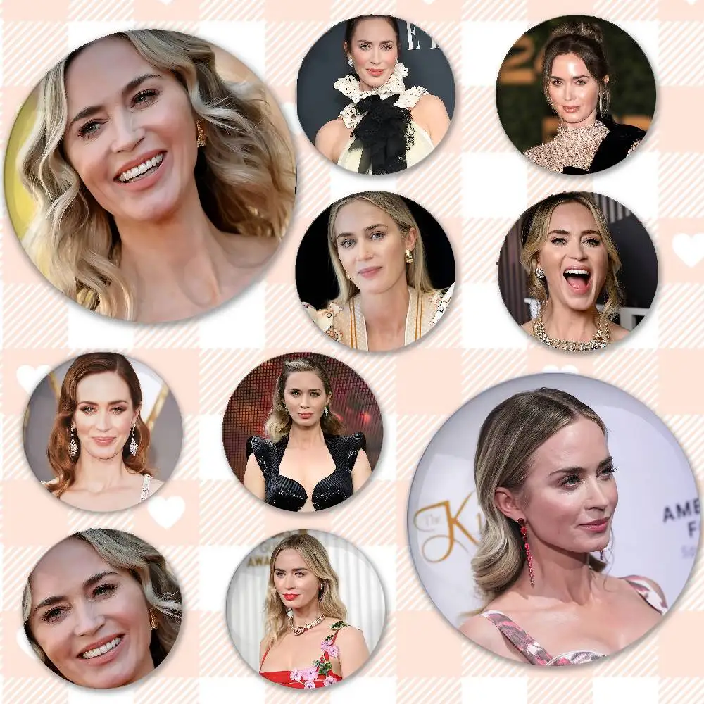 Singer E-Emily B-Blunt Badges Peripheral Lapel Pins Tinplate Round Brooch For Shoulder Bag Accessories Souvenir Gifts