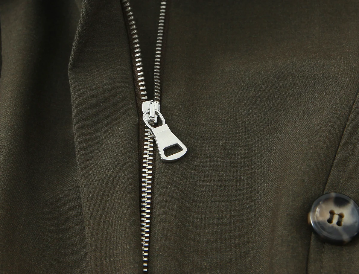 Novo vestido curto decorativo em camadas com almofada de ombro vestido curto versátil para mulheres em estilo europeu