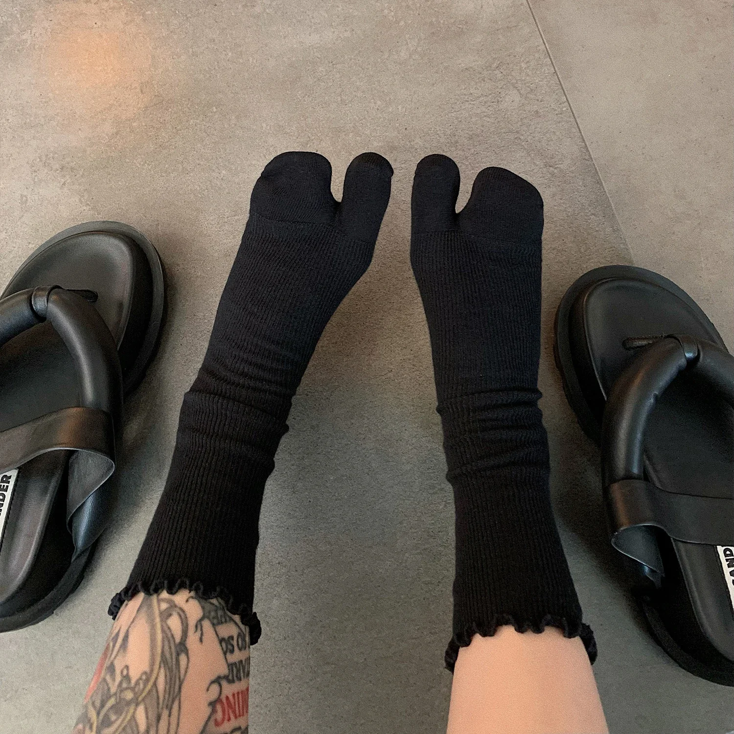 High Quality Combed Cotton Split Toe Woman Socks Solid Color Simple Comfortable Soft Two-Toed Japanese Harajuku Women's Tabi Sox image 4
