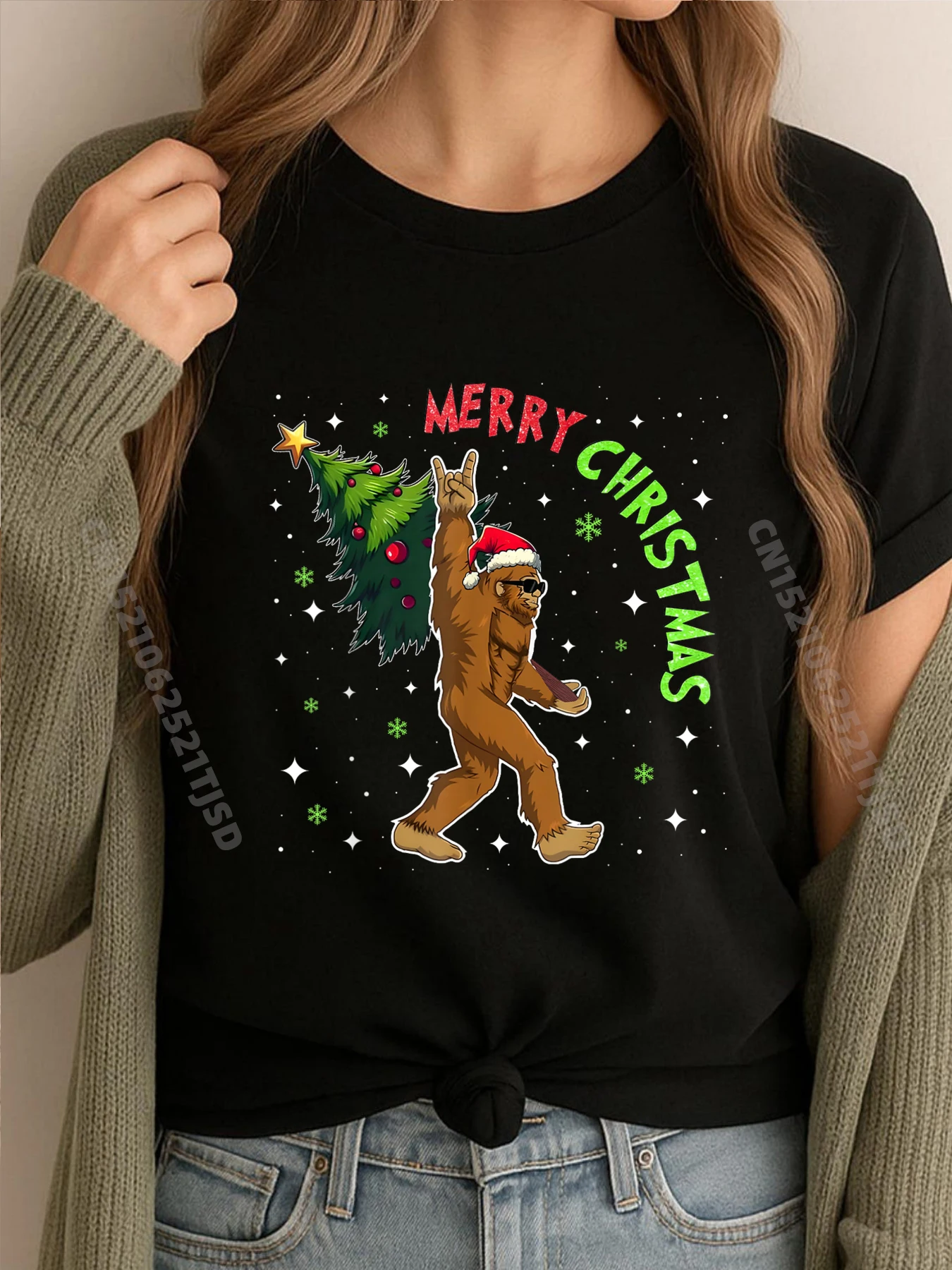 

Bigfoot Merry Christmas Tree Lights Woman Sasquatch Lover Одежда Ограниченное время Специальные рубашки