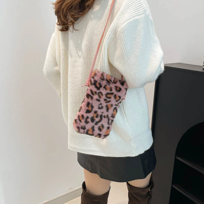 Mode Frauen Kuh Druck Mini Schulter Taschen Weibliche Winter Plüsch Unterarm Taschen Leopard Zebra Muster Flauschigen Tragetaschen Kleine Geldbörsen – Detail 17