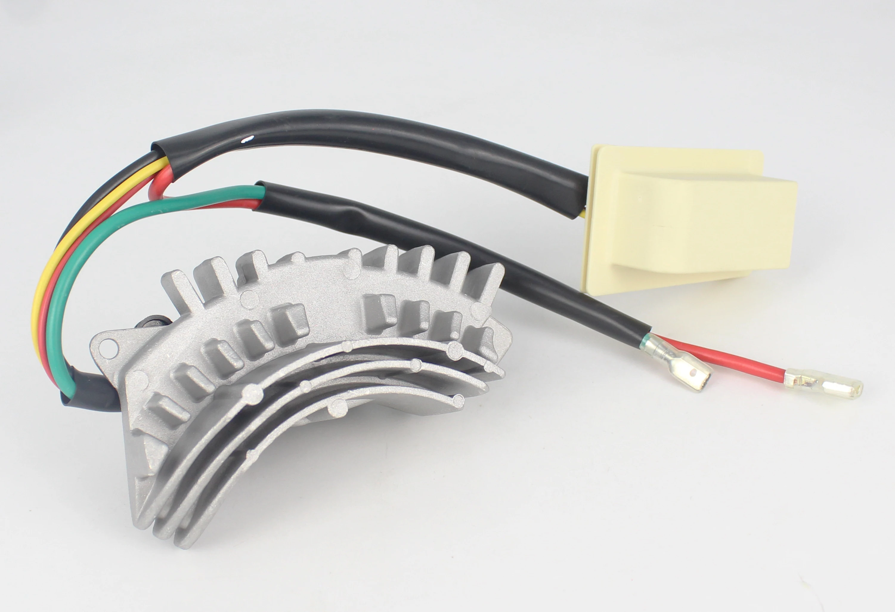 

Модуль управления двигателем вентилятора или двигателем вентилятора для MERCEDES-BENZ OEM 2028202510, A2028202510