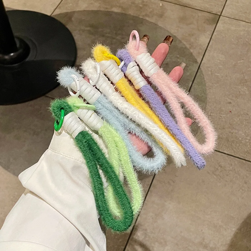 

Новый плюшевый ремешок для мобильного телефона, разноцветный короткий ремешок на запястье, креативный брелок, веревка с защитой от потери, милая, удобная и мягкая для девочек