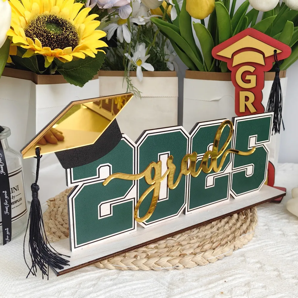 

Cartoon Wooden Graduation Ornament Handmade Multi-color 2025 Graduation Sign Congrats Graduation Desktop Decoration Classmates