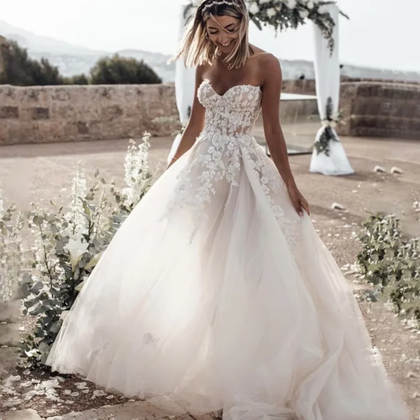 2024 BOHO Breathtaking Strapless Wedding Dress Featuring Stunning Lace Appliques and Flowy A-Line Bridal Dress Customized